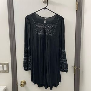 Monoreno Embroidered Dress